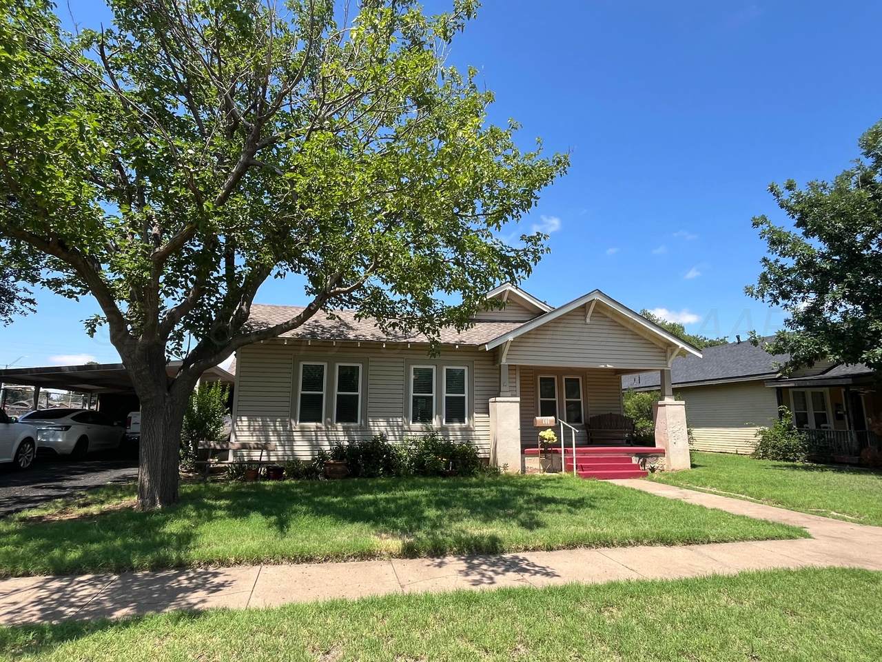 606 Avenue E - Photo 1