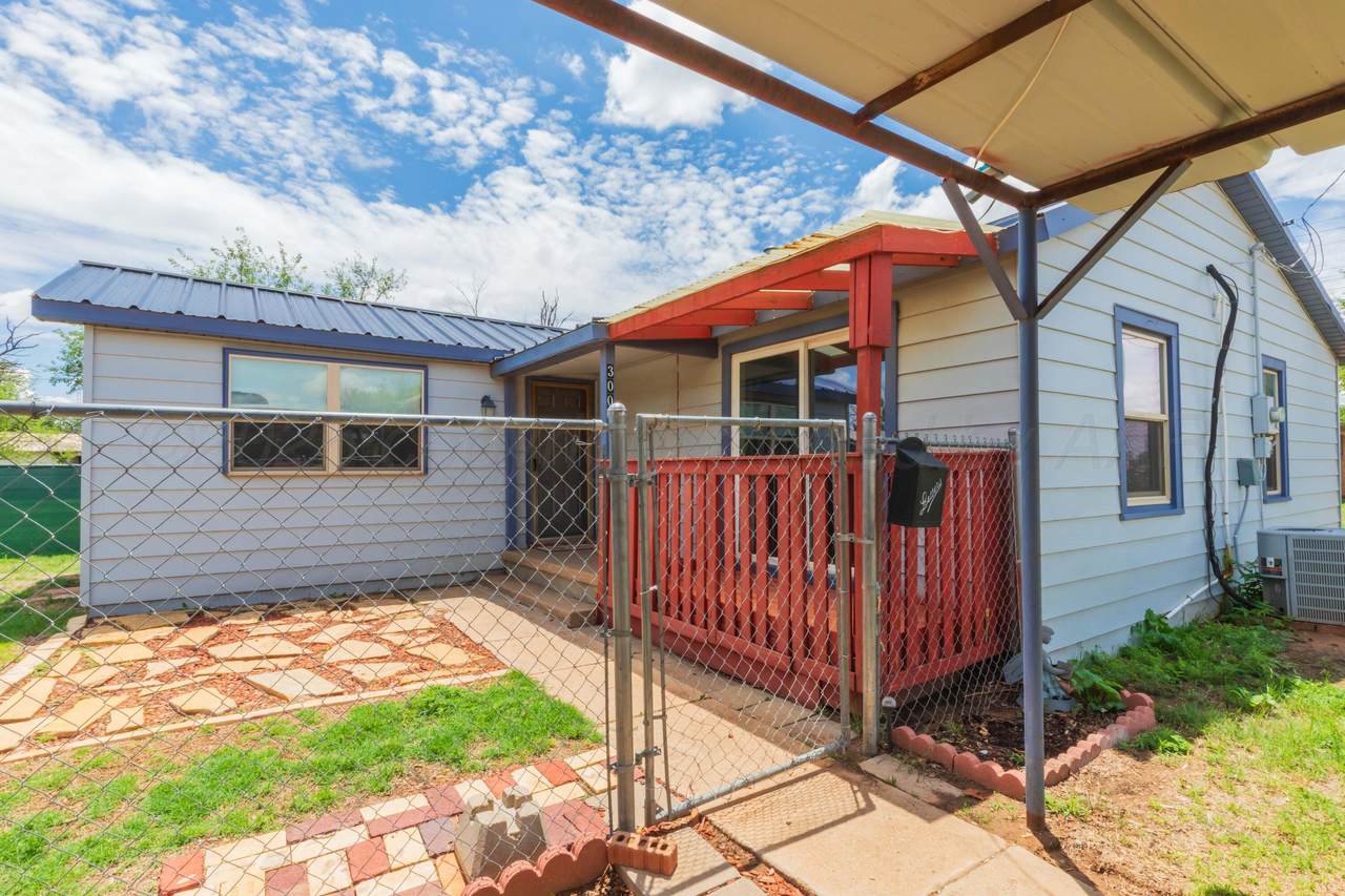 300 Maxwell Avenue - Photo 1