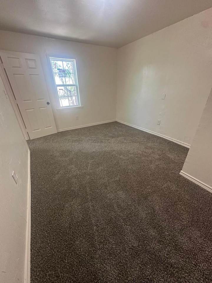1636 Nelson Street - Photo 1