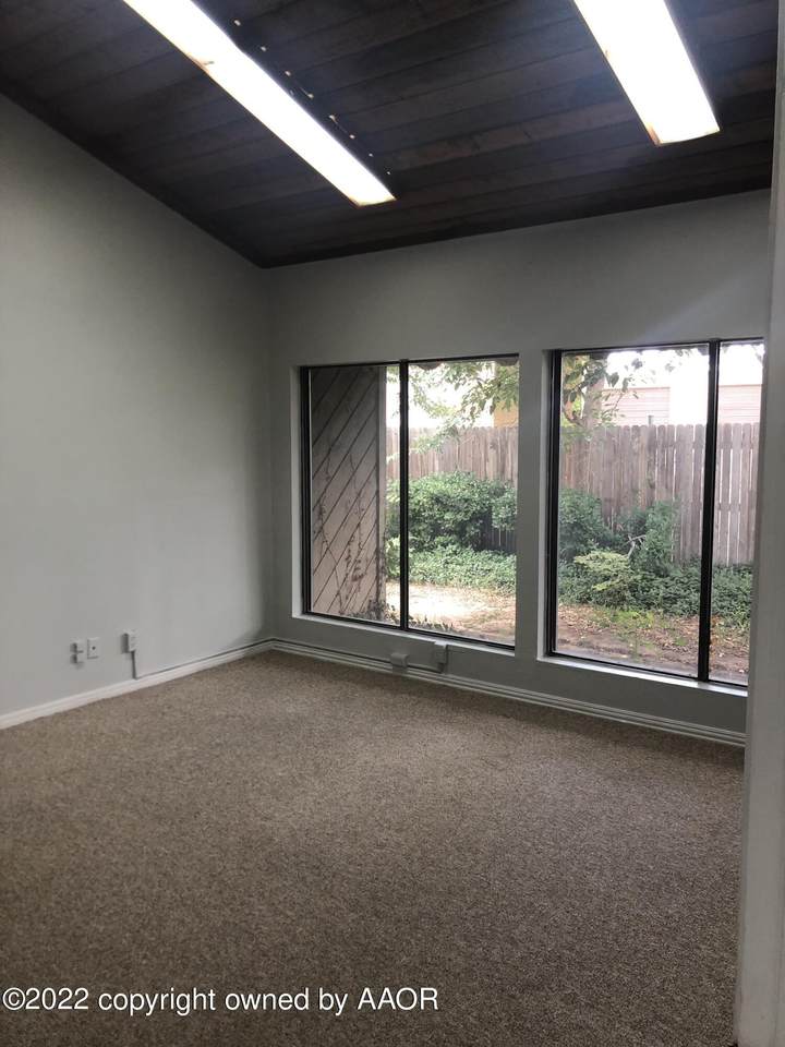 3419 Coulter - Photo 1