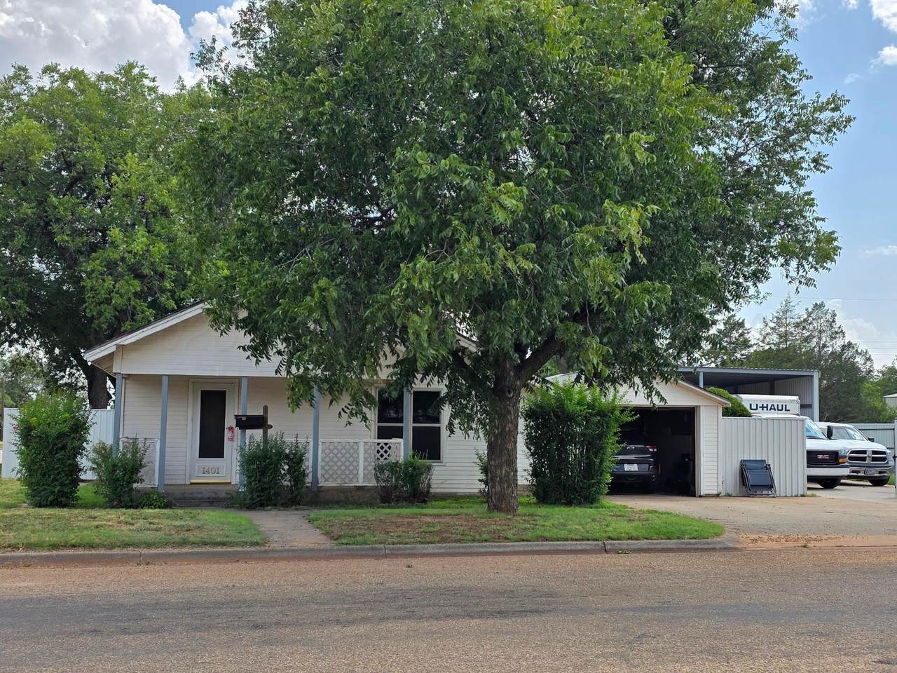 1401 Avenue I Nw - Photo 1