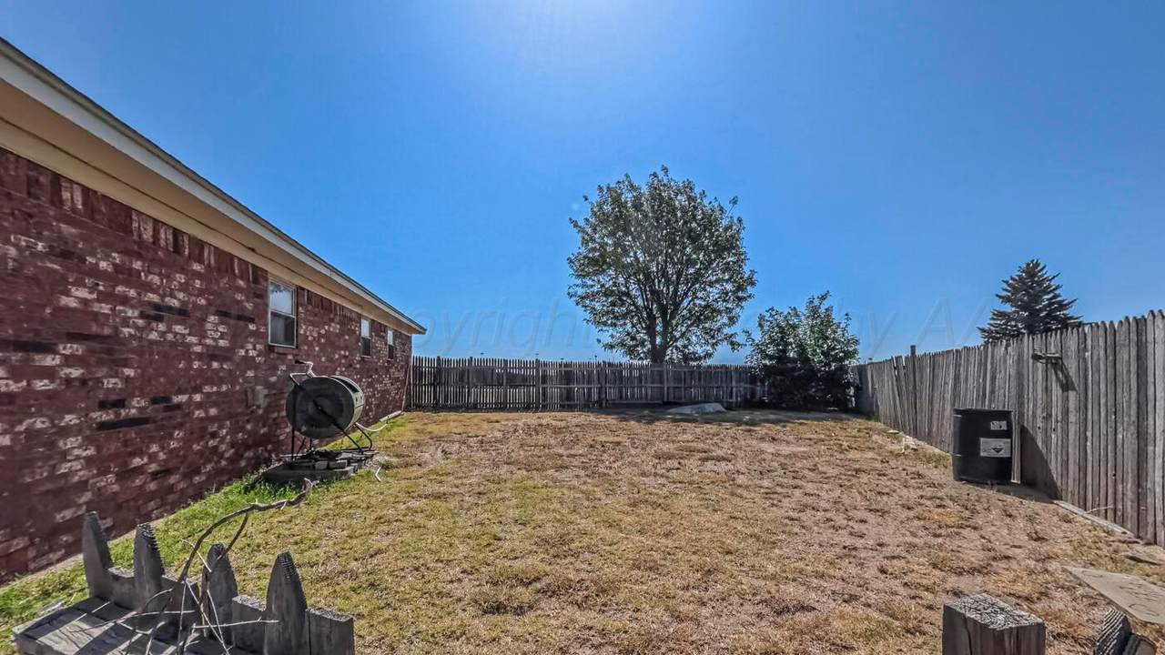 702 Elm Avenue - Photo 1