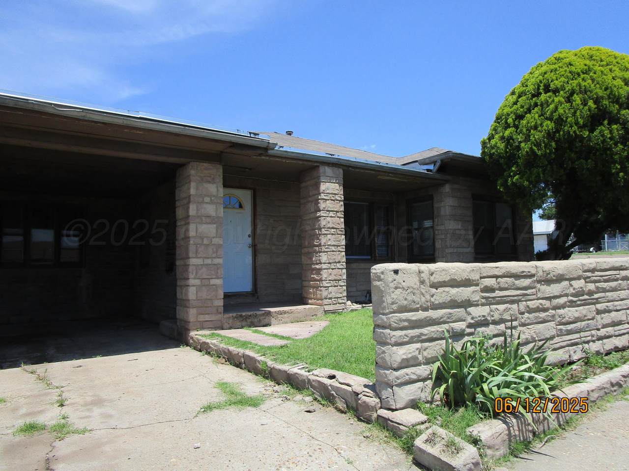 704 Lee Street - Photo 1