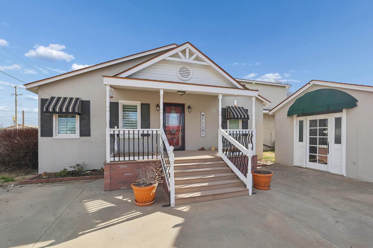 702 7th Street - Photo 1