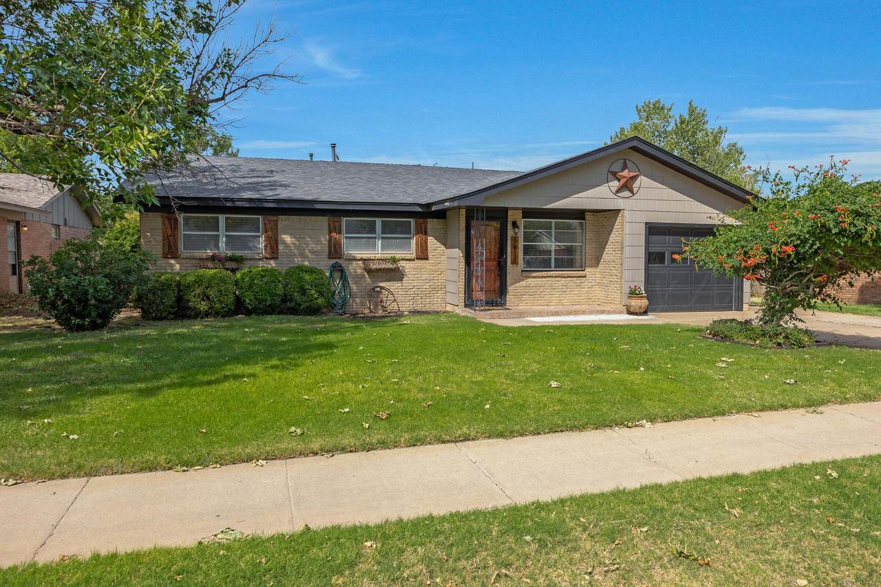 1611 Maple Avenue - Photo 1