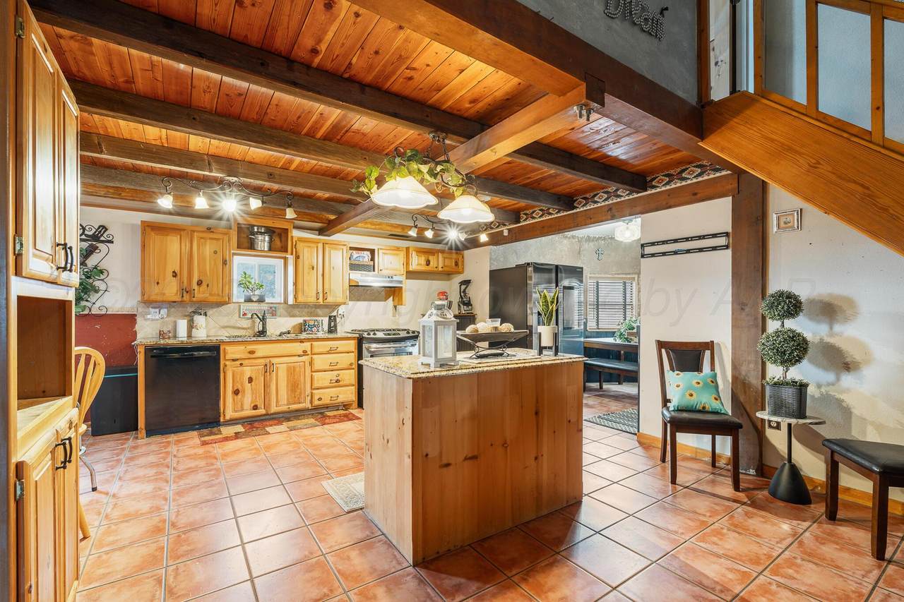 1706 Lakeview Drive - Photo 1