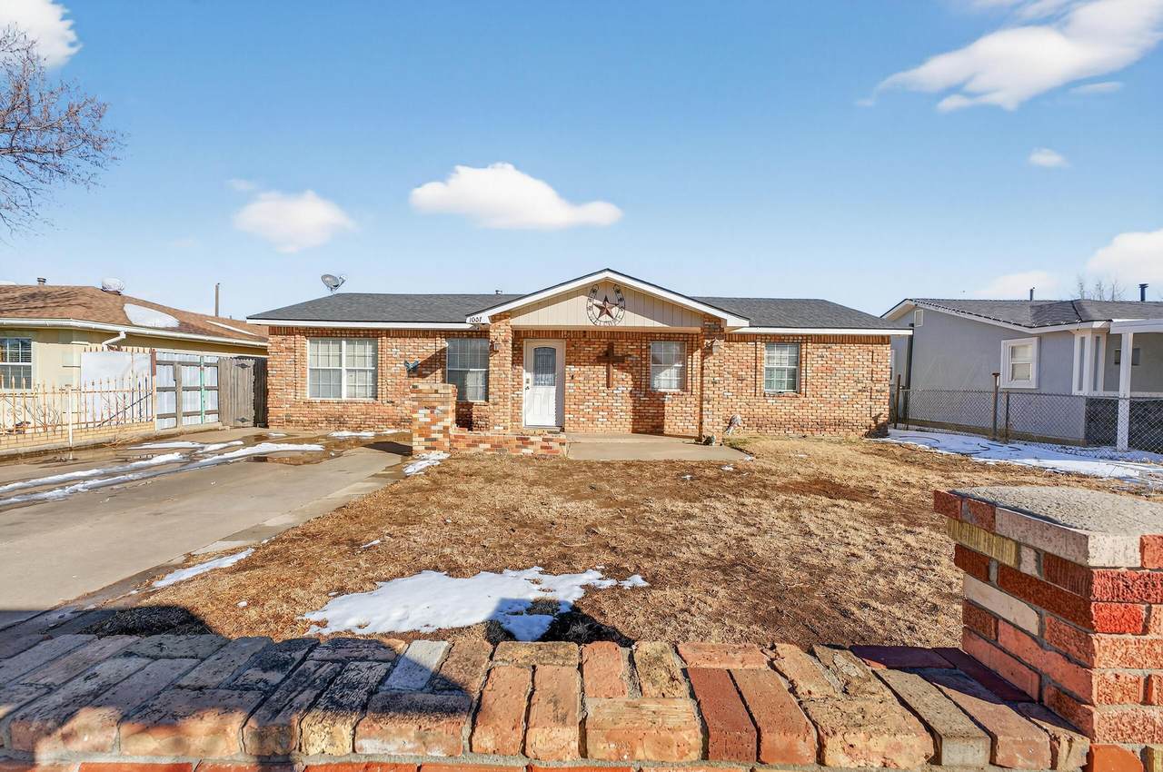 1007 Tudor Drive - Photo 1