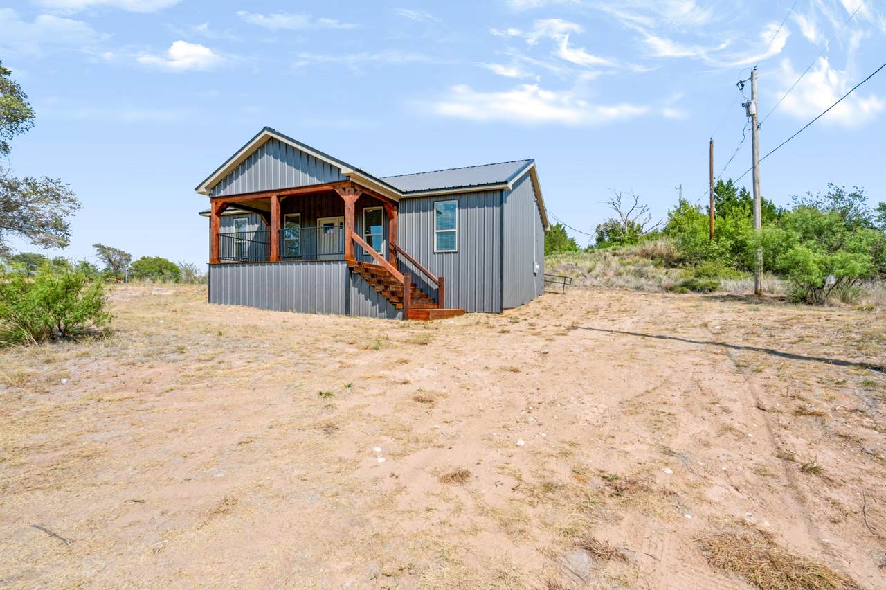 201 Quail Drive - Photo 1