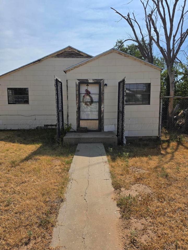 427 Clark Avenue - Photo 1