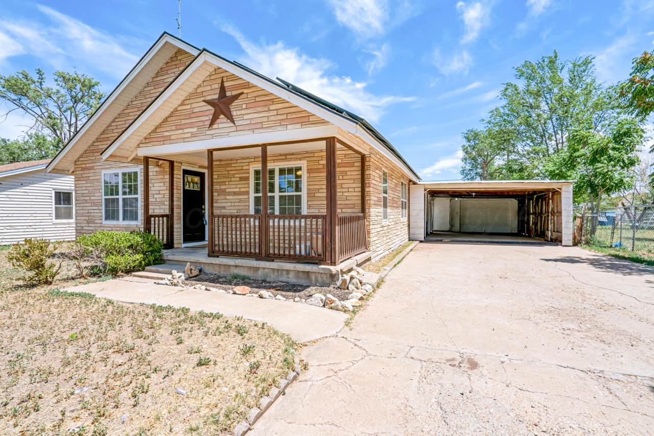 608 Avenue K - Photo 1