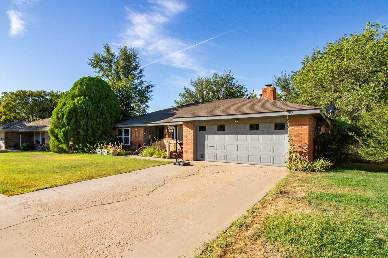 4024 Oakhurst Drive - Photo 1