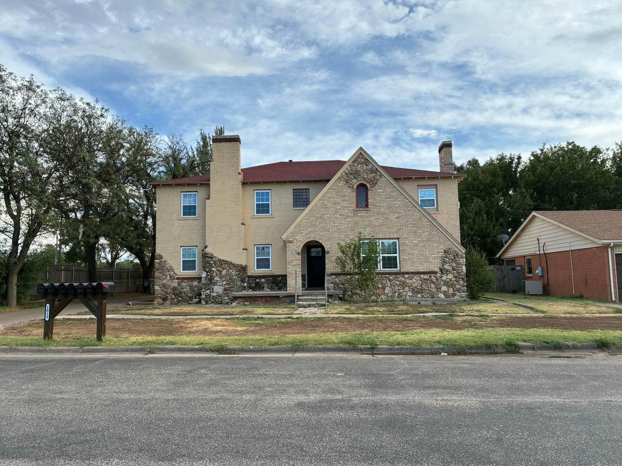 1013 11TH Avenue - Photo 1