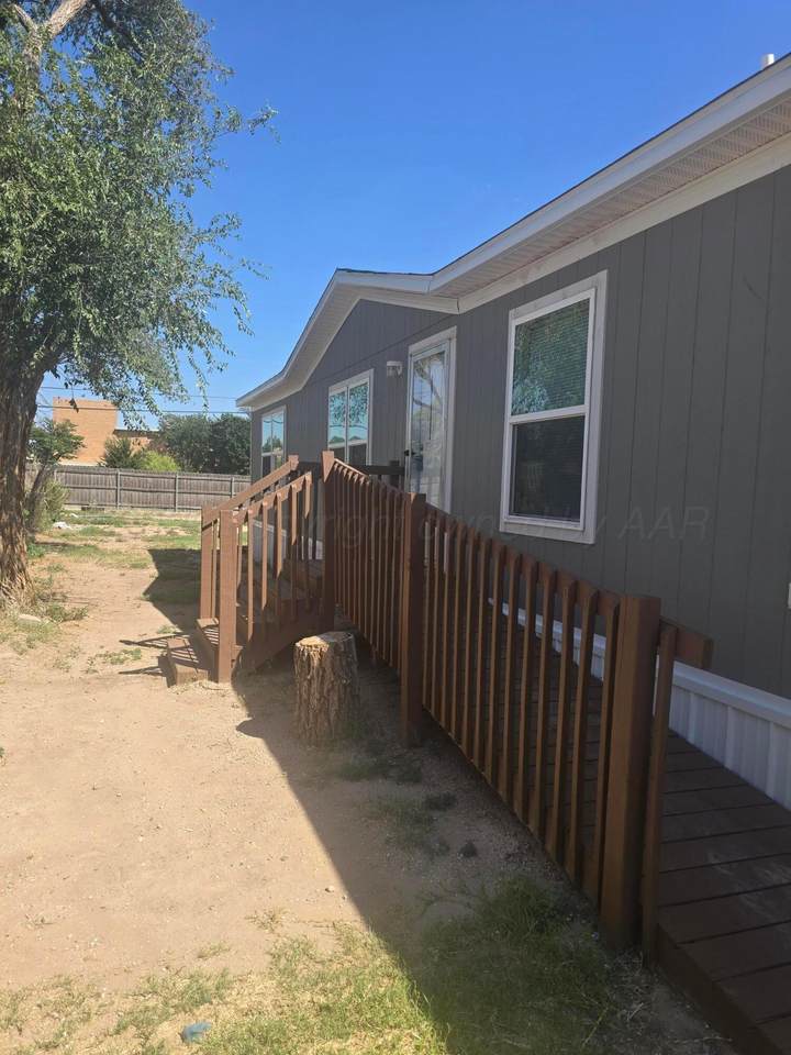 1402 Johnson Street - Photo 1