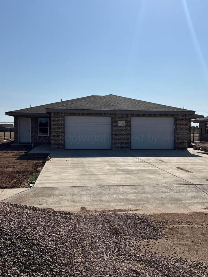 1121 Mesquite - Photo 1