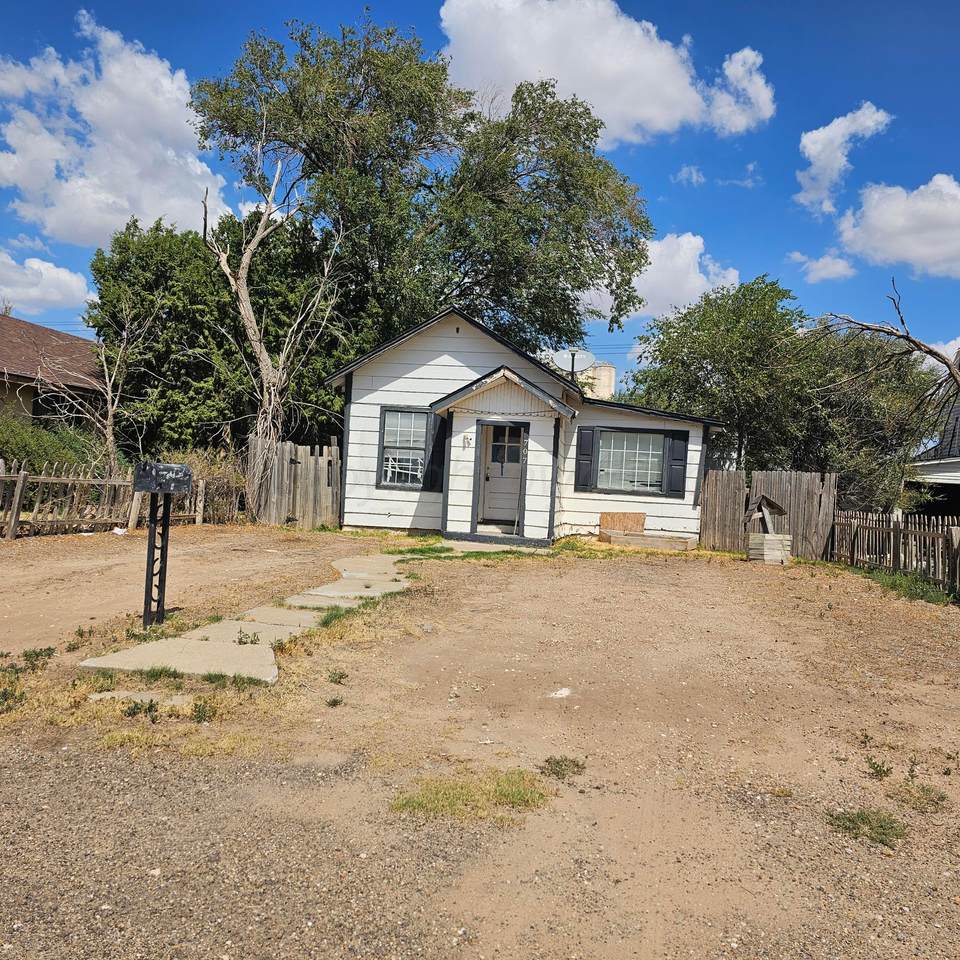 707 4TH Avenue - Photo 1