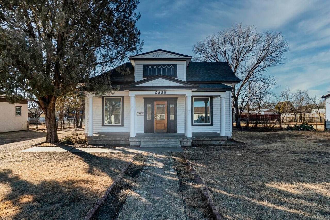 2608 8TH Avenue - Photo 1