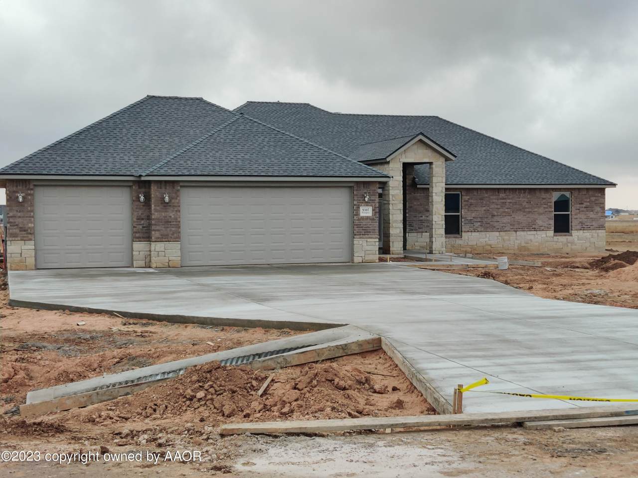 9307 Wintergreen Ln - Photo 1