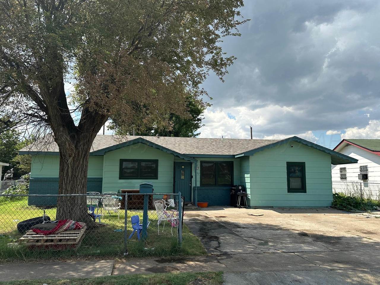 1607 Evergreen Street - Photo 1