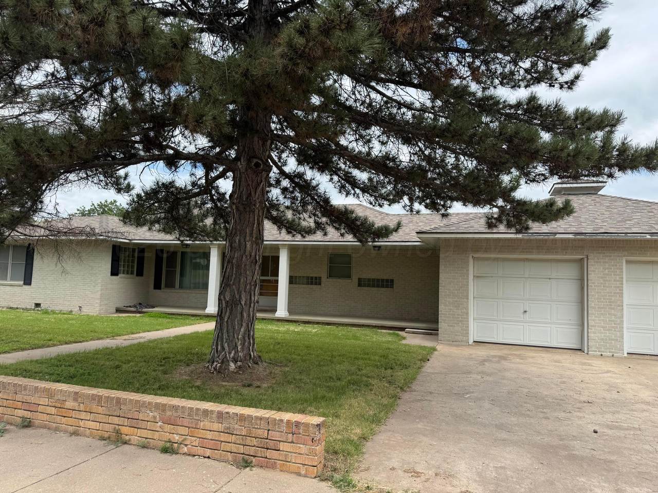 300 6th Street - Photo 1