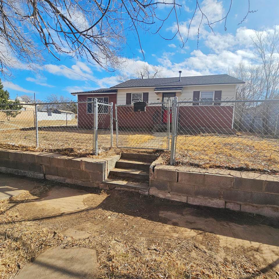 201 Louisiana Street - Photo 1