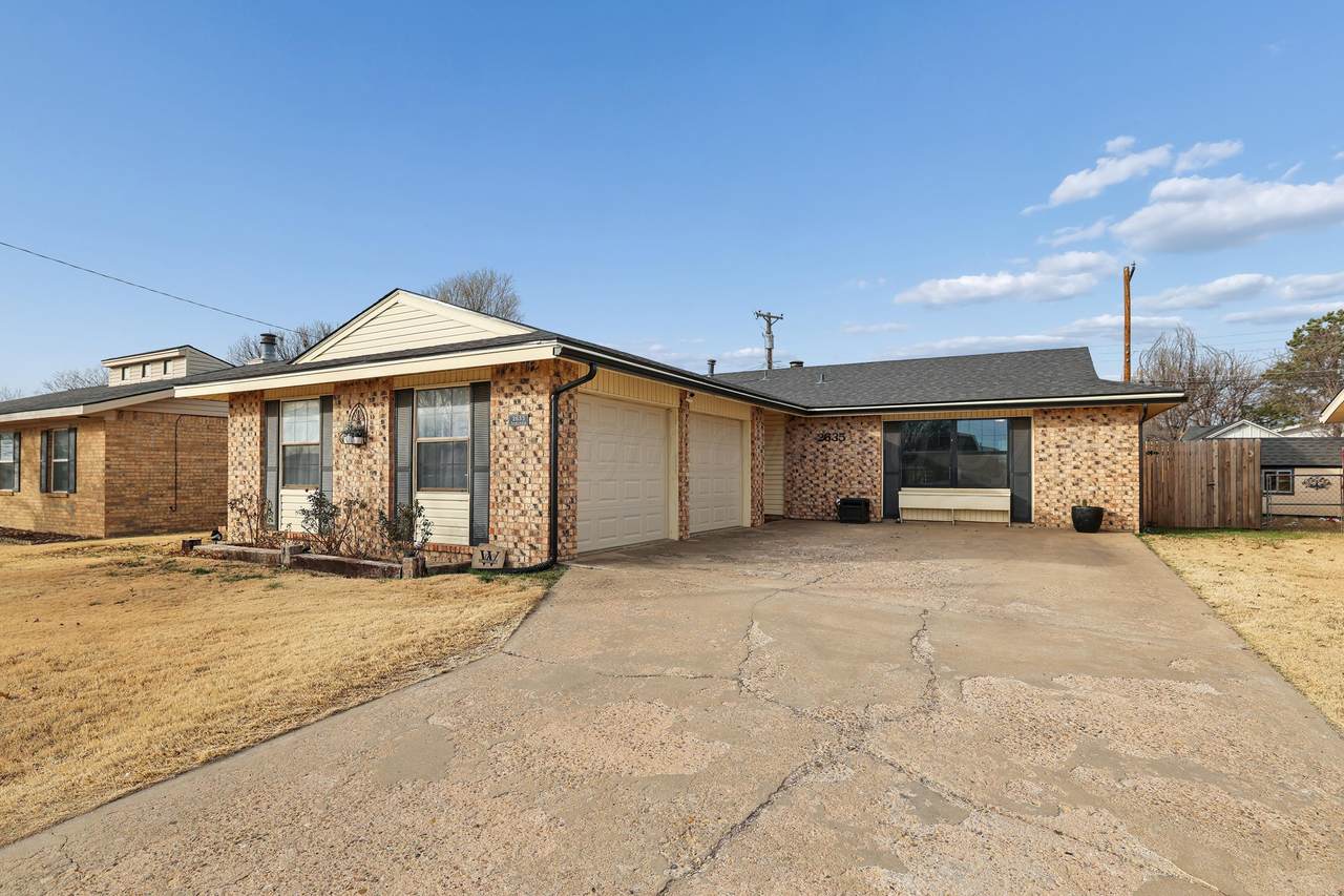 2635 Seminole Drive - Photo 1