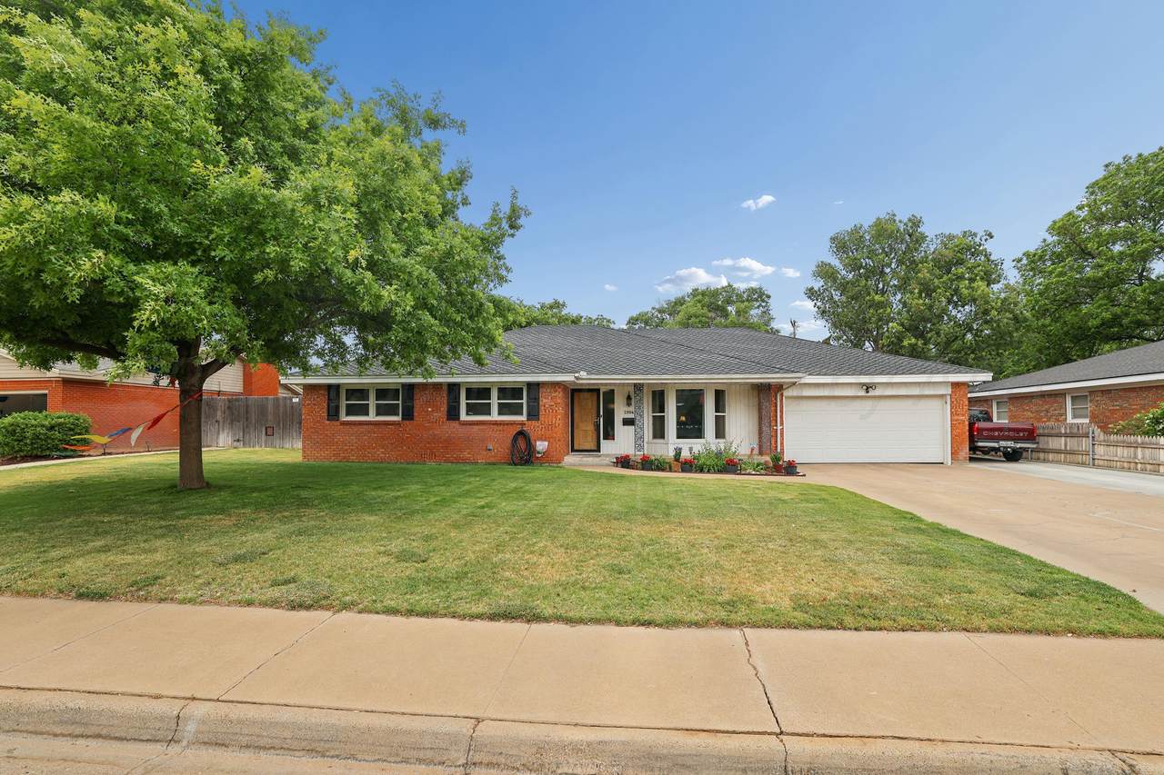 2904 Teckla Boulevard - Photo 1
