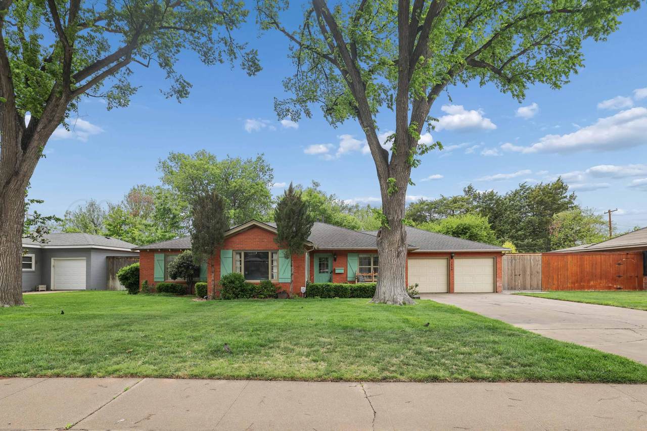 2610 Travis Street - Photo 1