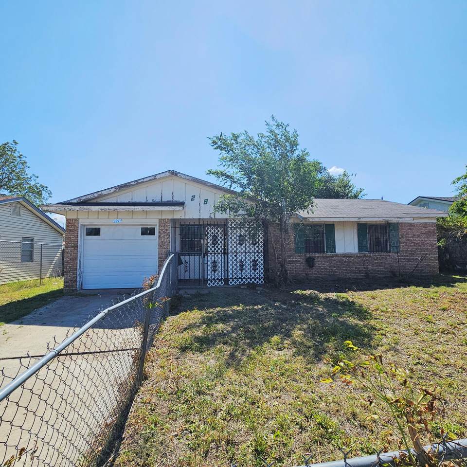 2914 Angelus Drive - Photo 1