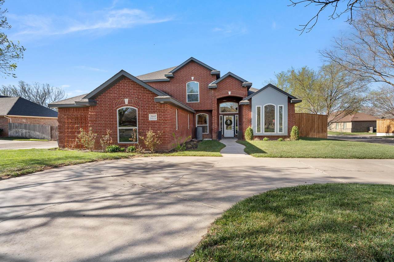 7813 Oakview Drive - Photo 1