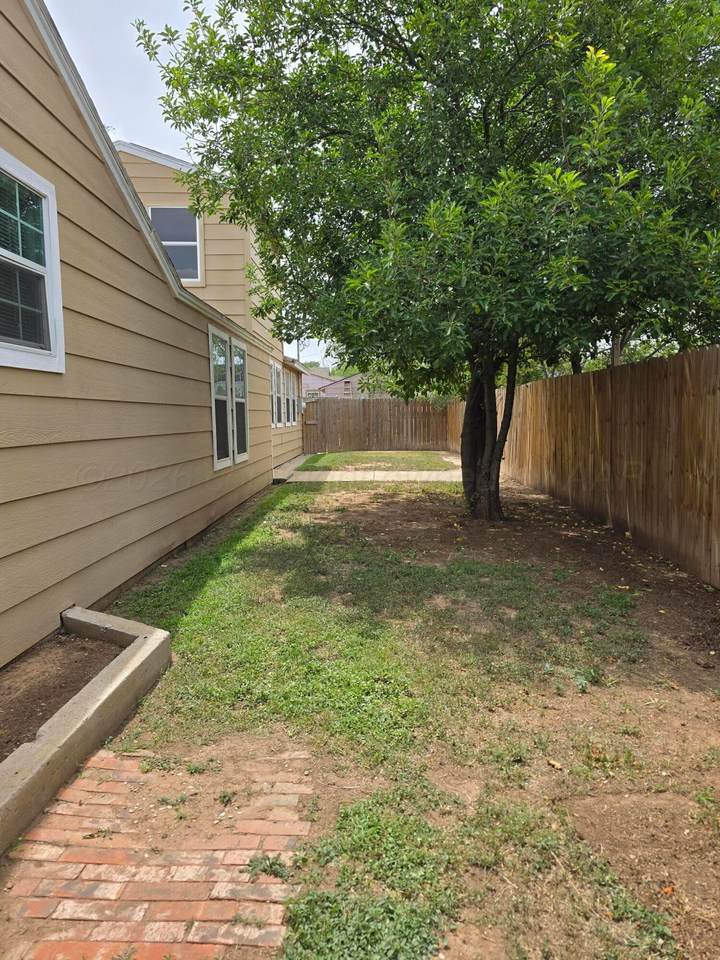 4618 Ong Street - Photo 1
