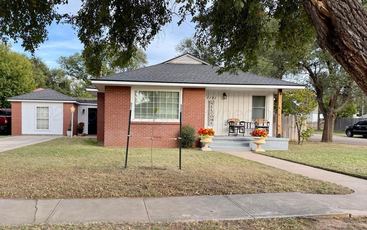 1121 Oak Avenue - Photo 1