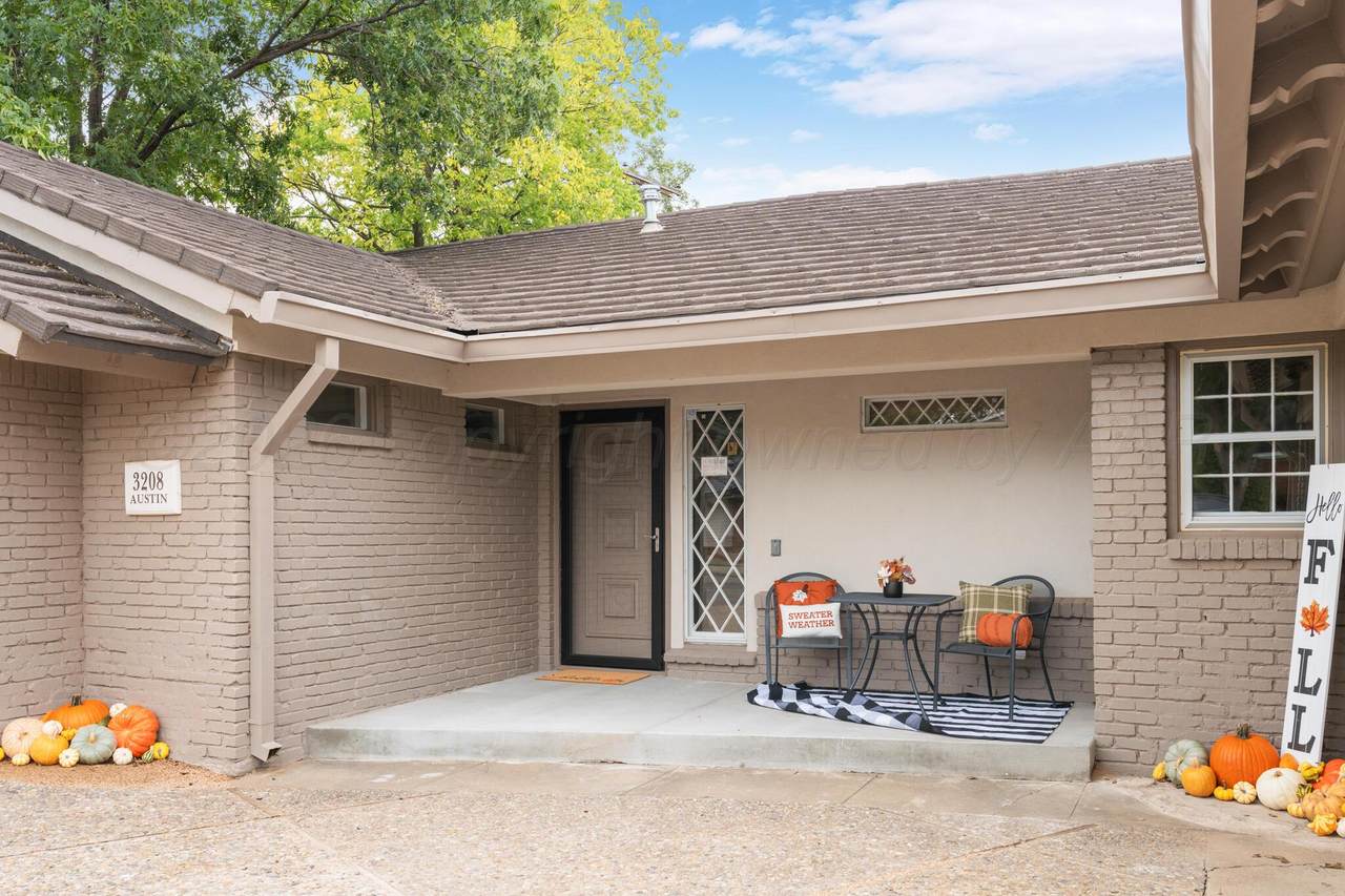 3208 Austin Street - Photo 1
