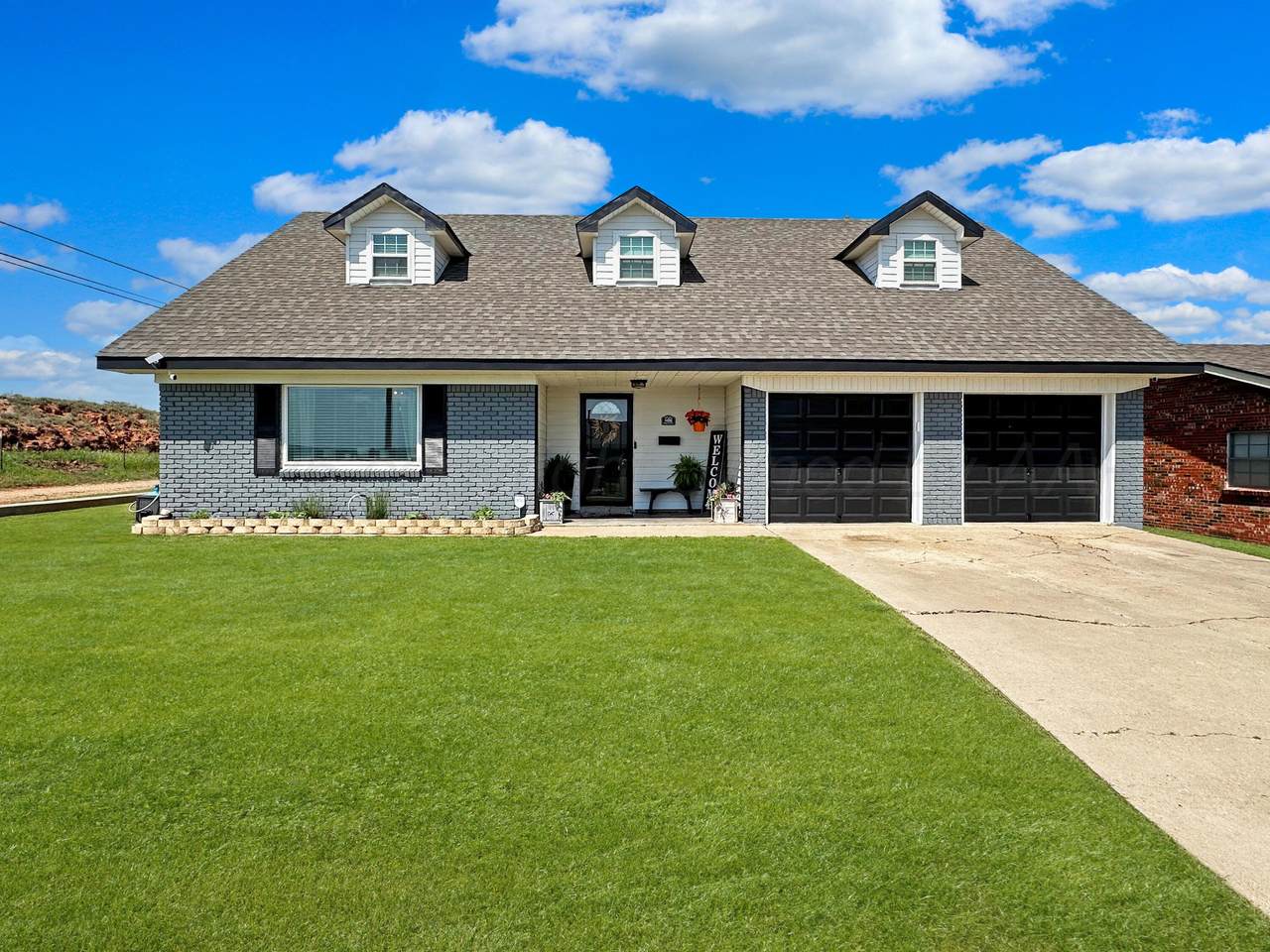 406 Dogwood Street - Photo 1