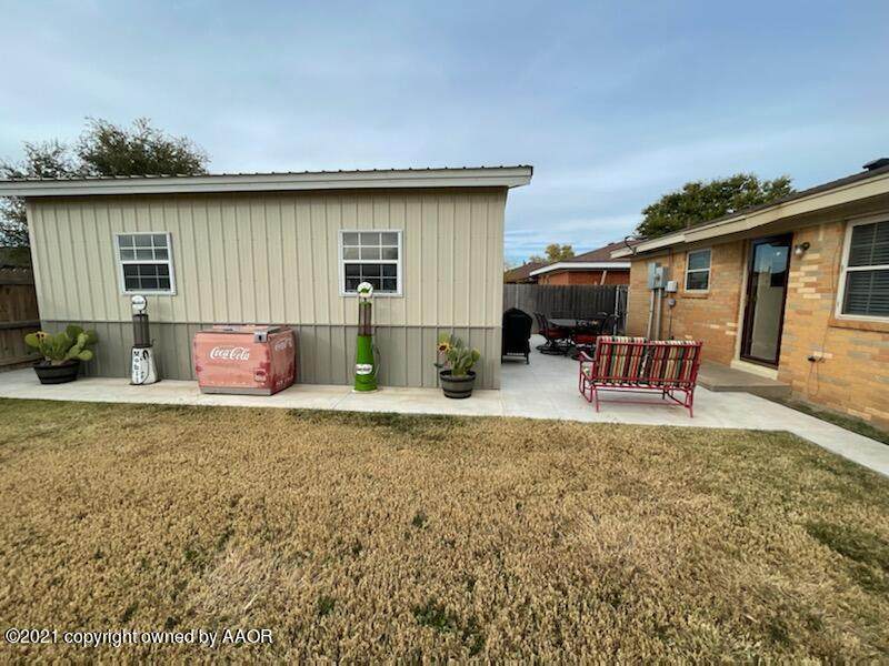 1718 Sunset Ave - Photo 1