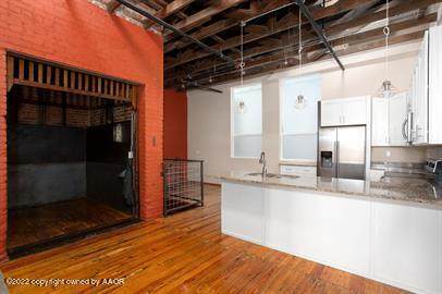 707 Grant St - Photo 1
