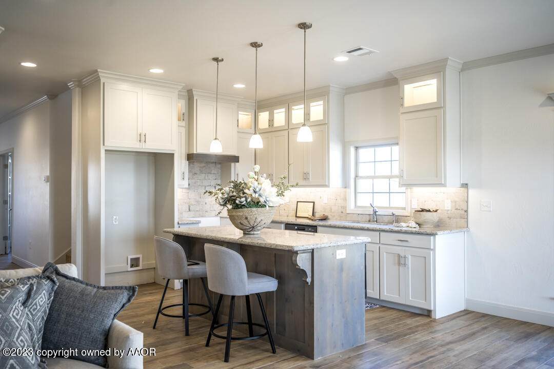 8305 Kingsgate Dr - Photo 1