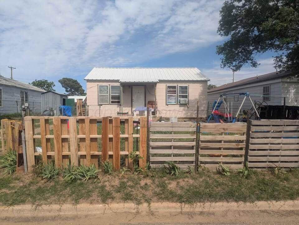 325 Morse Avenue - Photo 1