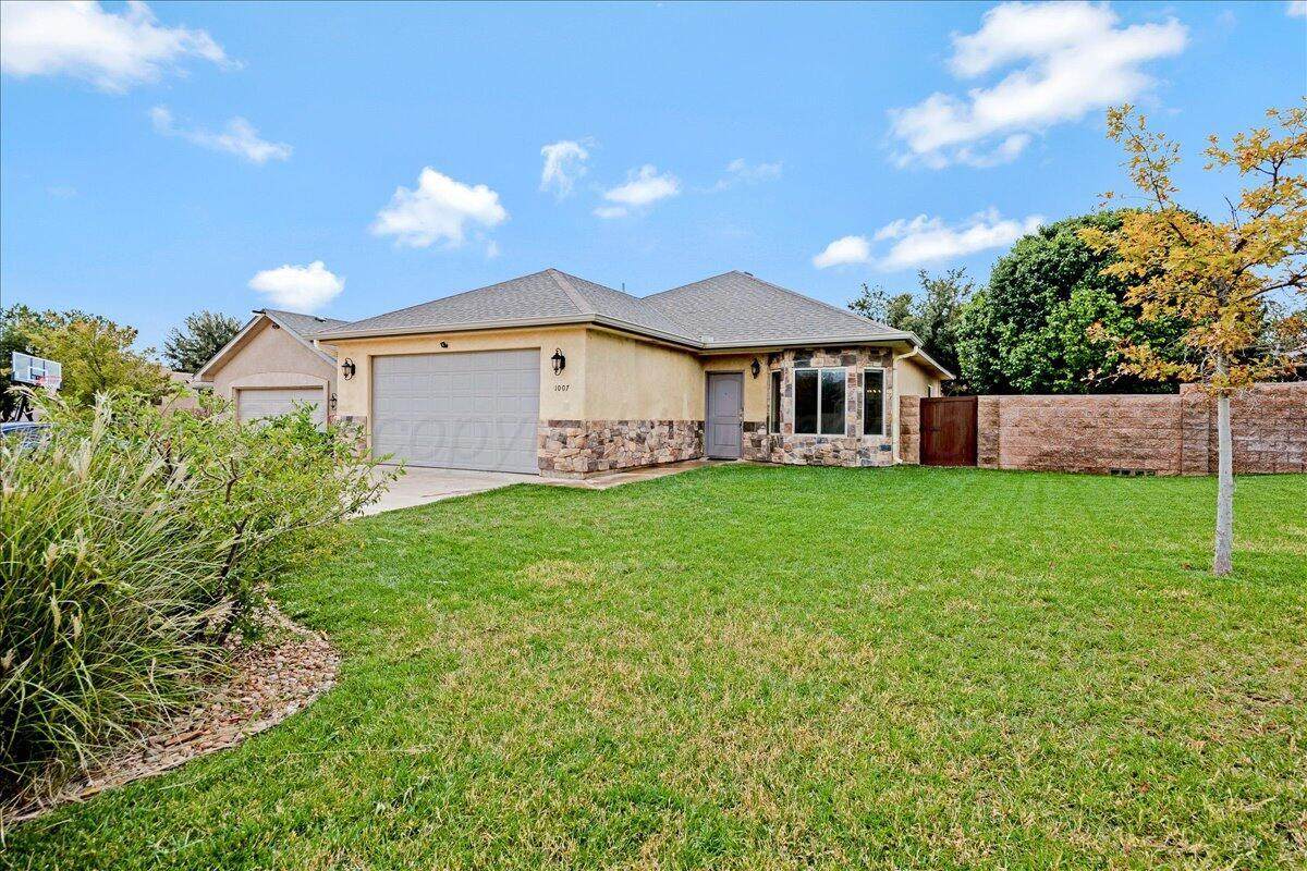 1007 Shiraz Boulevard - Photo 1