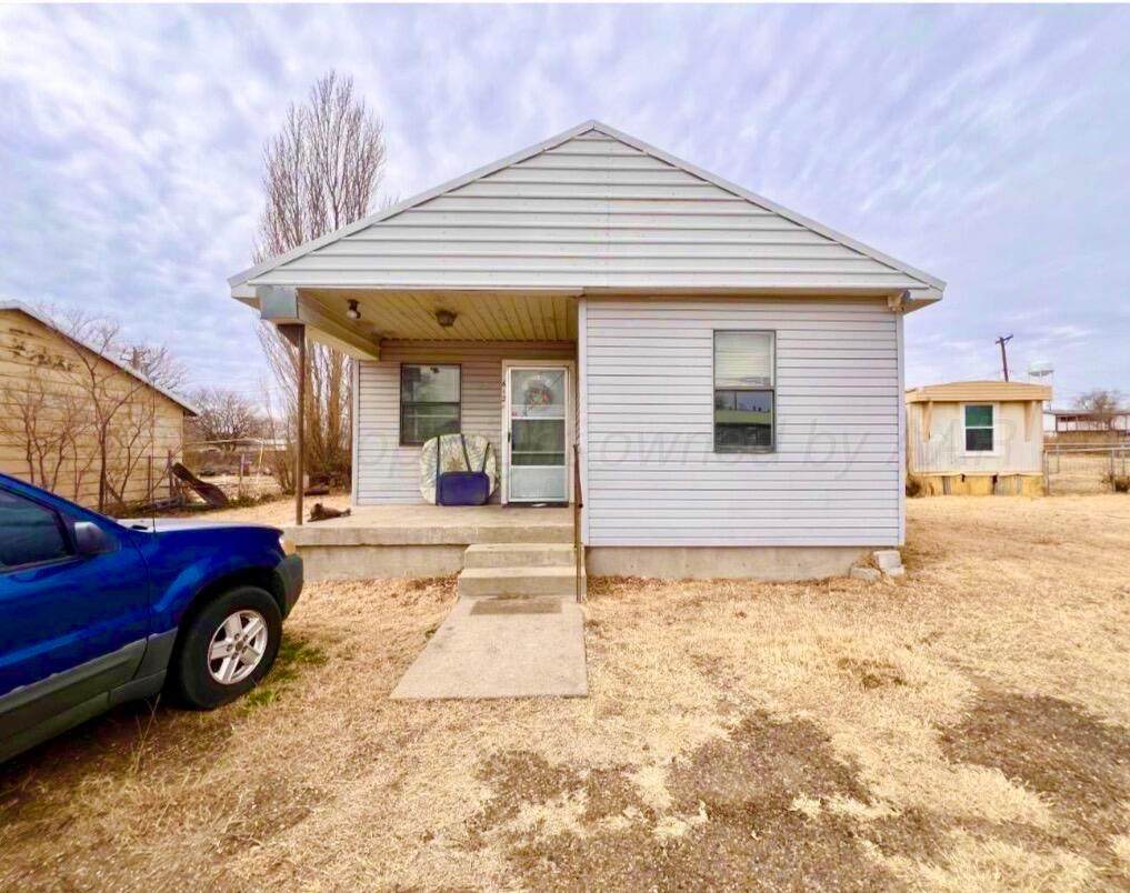 612 Clark Avenue - Photo 1