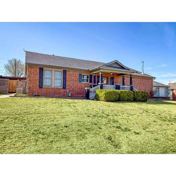 933 Elmore Street - Photo 1