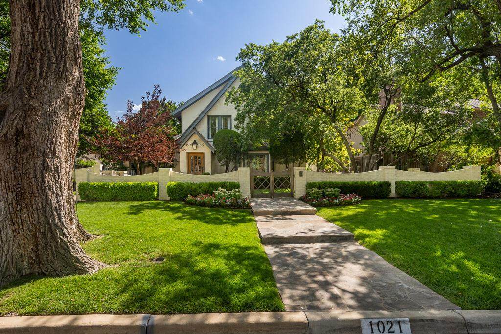 1021 33RD Avenue - Photo 1