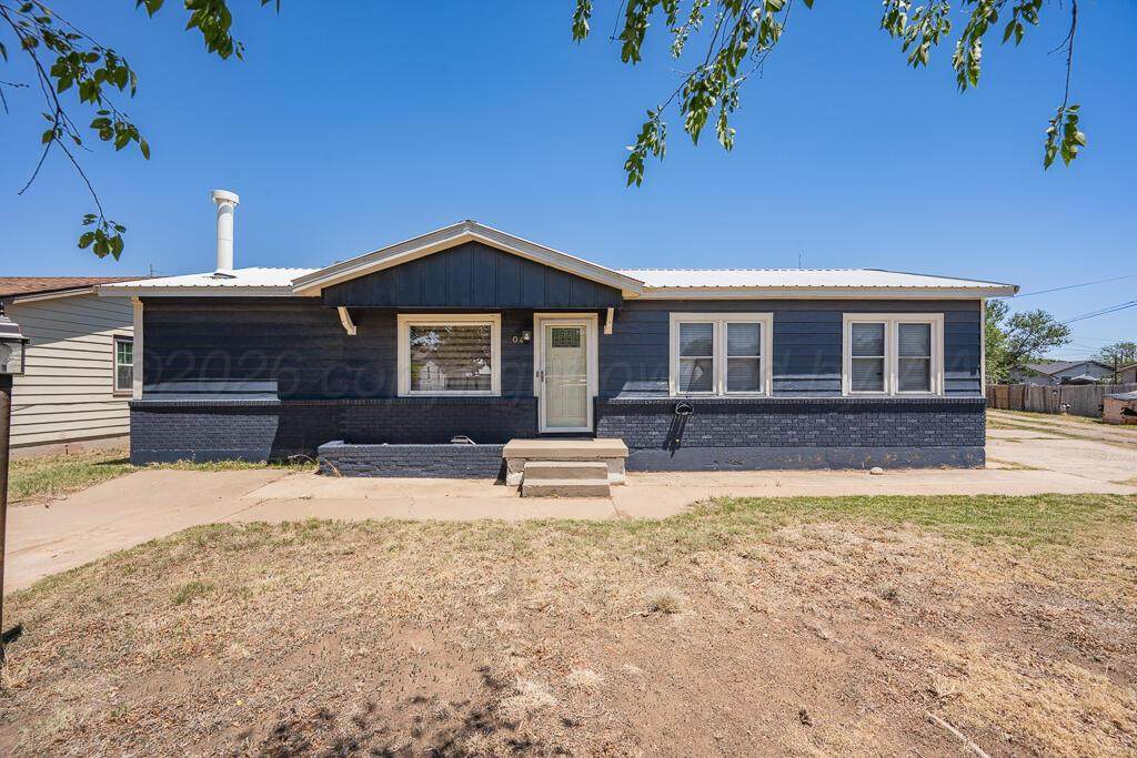 204 Peach Avenue - Photo 1