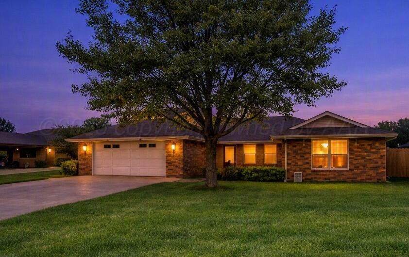 1005 Bennett Drive - Photo 1