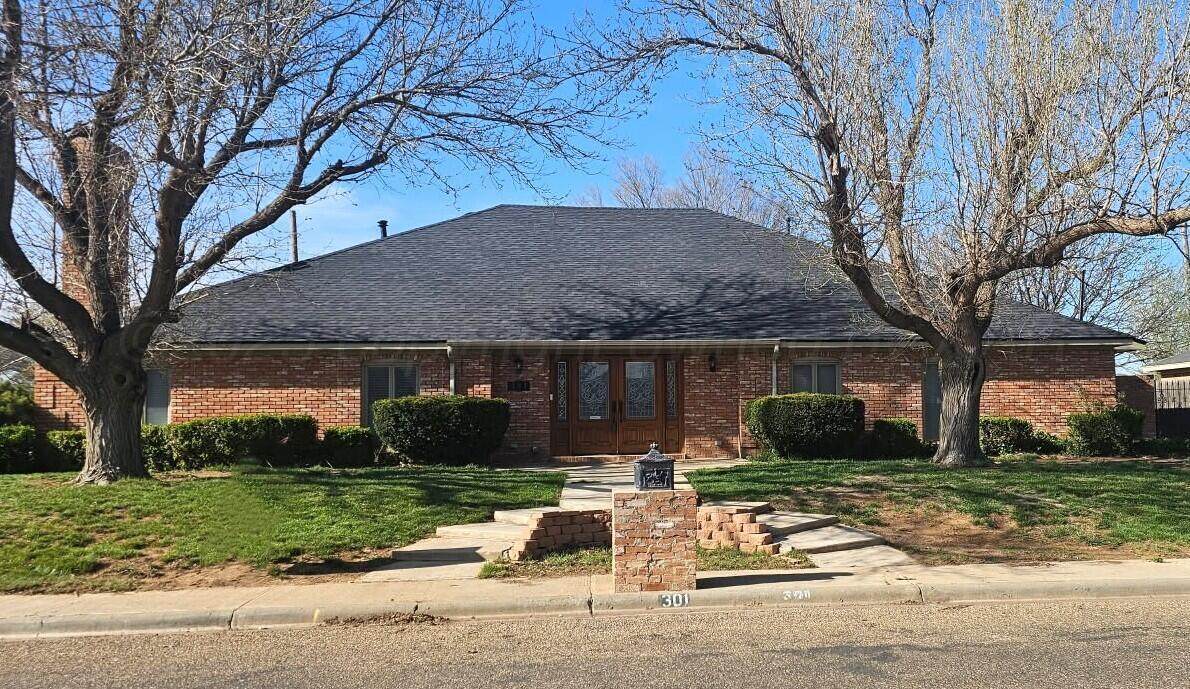 301 10TH Avenue - Photo 1