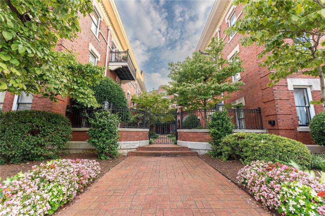 400 Washington Street - Photo 1