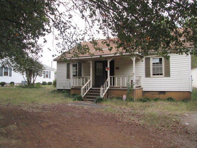 518 Kershaw St, Calhoun Falls, SC 29628 (MLS #20182125) :: Les Walden Real Estate