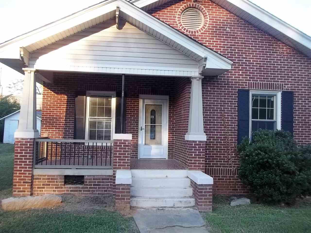 103 Liberty St, Ninety Six, SC 29666 (MLS #20182263) :: Les Walden Real Estate
