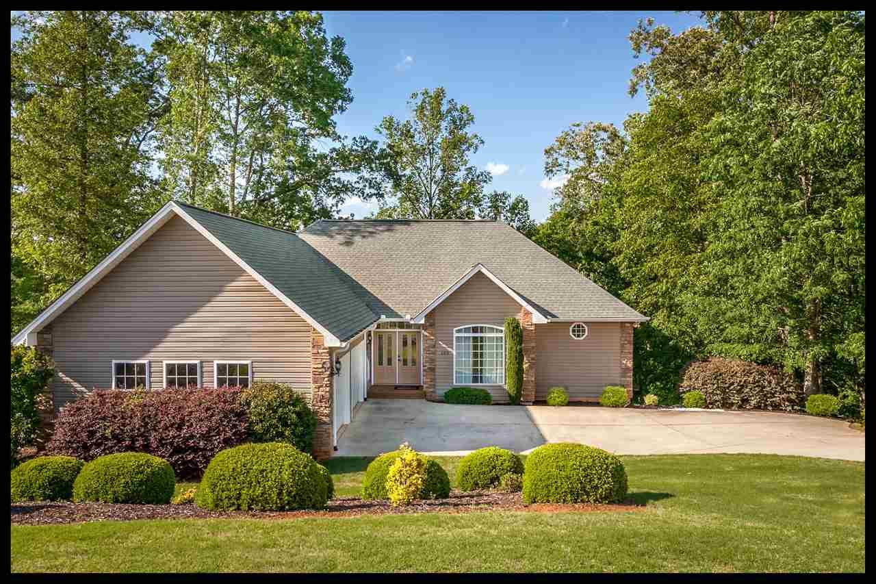 159 W Waters Edge Lane, West Union, SC 29696 (MLS #20183259) :: Les Walden Real Estate