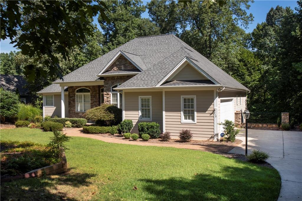 212 Summit Drive - Photo 1