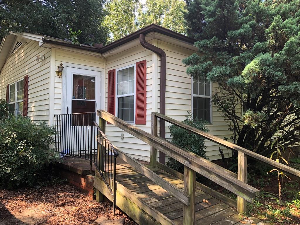 105 Hillcrest Circle - Photo 1